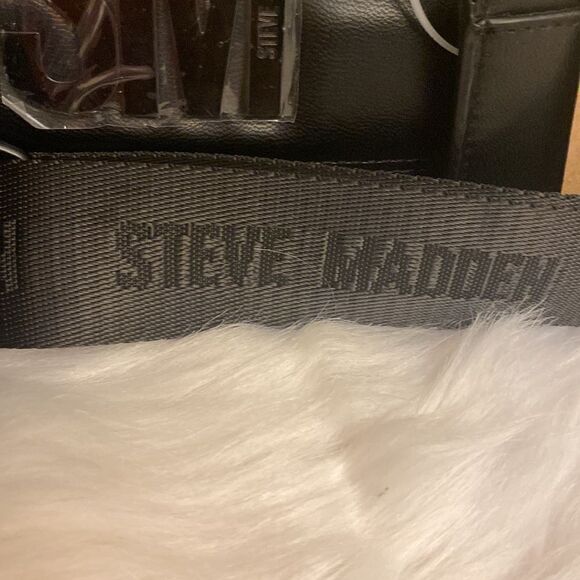 NWT Steve Madden Crossbody Bag w/AirPod Pouch - Picture 12 of 16